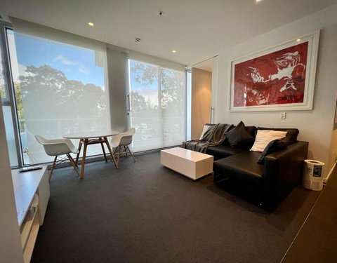 Luxury 2 Bedroom Suite Near Adelaide With A Car Park - Pubs and Clubs 1