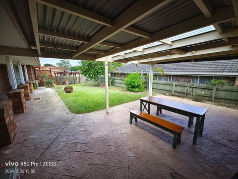 Luxury 3 BR House Near EMP - Pubs and Clubs 1