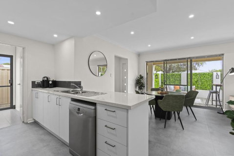 Luxury On Lewes - Go Out 1