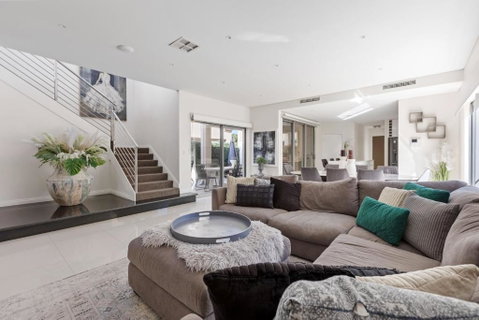Luxury Beachside Residence - Go Out 1