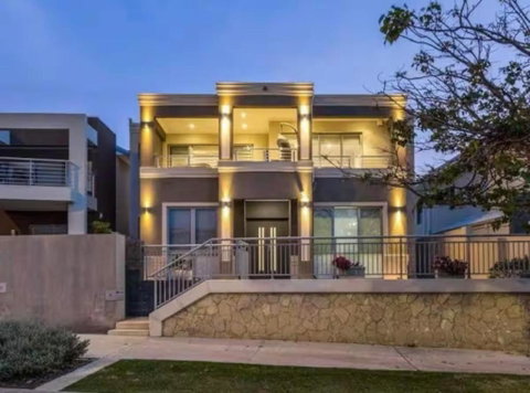 Luxury Beachside Residence - Go Out 0