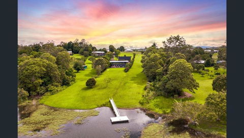 Luxury On Lake Tinaroo Lakefront Living - Go Out 2