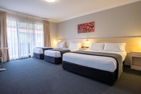 Maclin Lodge Motel - Go Out 3