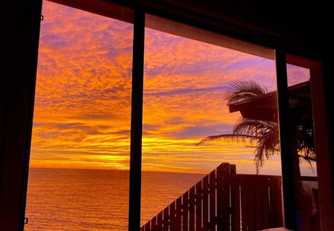 Magical Views Of Dee Why - Pubs and Clubs 0