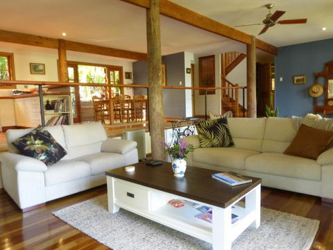 Magnolia Cottage - Pubs and Clubs 3