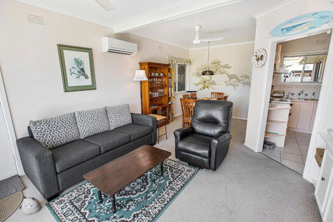 Magpie Cottage - Pubs and Clubs 3