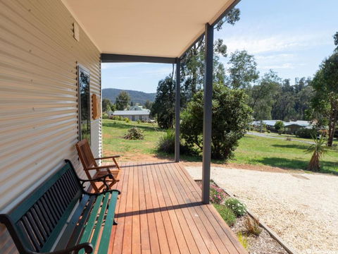 Magpie Nest - Pubs and Clubs 1