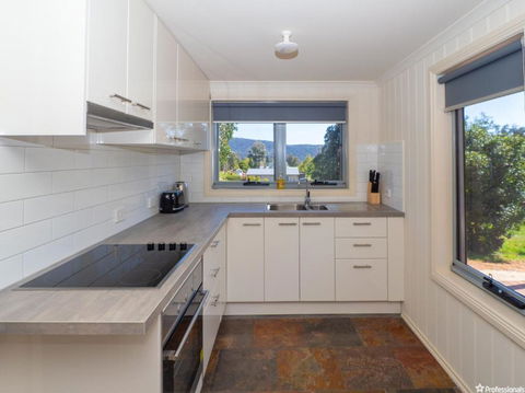 Magpie Nest - Pubs and Clubs 3