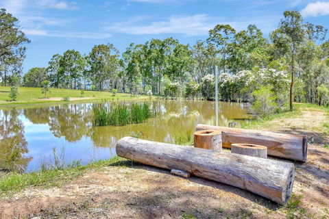 Magpie Three- Two For Joy Estate - Pubs and Clubs 1