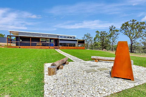 Magpie Three- Two For Joy Estate - Pubs and Clubs 0