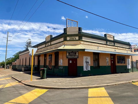 Main Reef Hotel - Pubs and Clubs 0