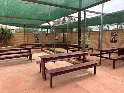 Main Reef Hotel - Pubs and Clubs 3