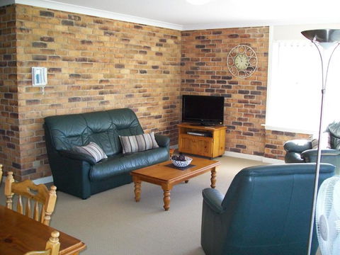 Mainsail 10 17 Owen Street - Pubs and Clubs 1