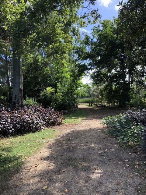 Makowata Farm By Tiny Away - Pubs and Clubs 3