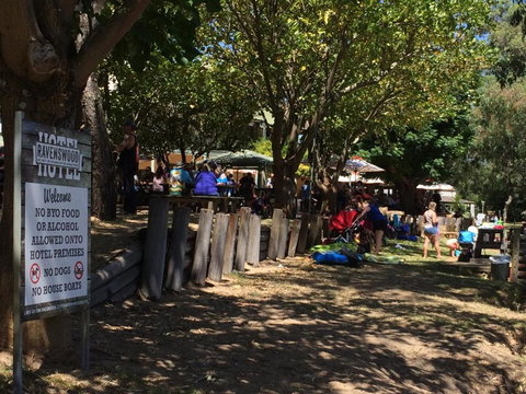 Mandurah Riverfront Holiday Rental - Pubs and Clubs 3