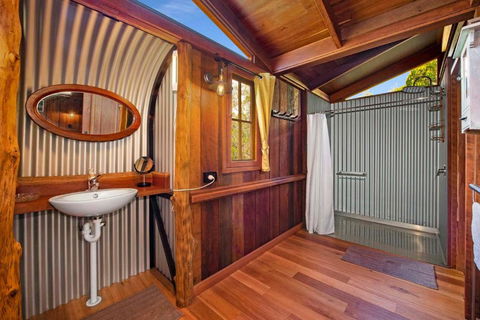 MANGO LODGE River Heads - Pubs and Clubs 3