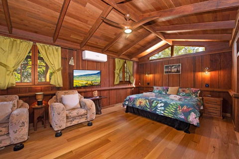 MANGO LODGE River Heads - Pubs and Clubs 1