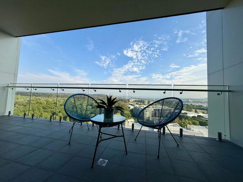 Manhattan Luxe Views L14 Pool Spa Gym 1BR 1 Bath 1 Secure Parking Central City - Pubs and Clubs 3