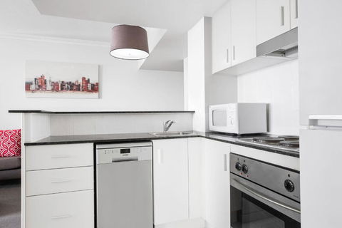 Mantra On Queen - Pubs and Clubs 3