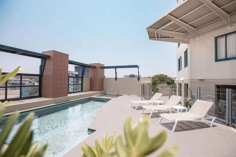 Mantra On Queen - Pubs and Clubs 0