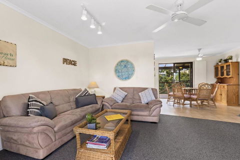 Manyana Deck Life - Pubs and Clubs 1