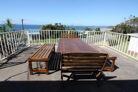 Manyana Views - Pubs and Clubs 1