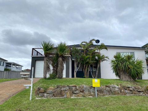 Manyana Views - Pubs and Clubs 0