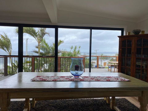 Manyana Views - Pubs and Clubs 2