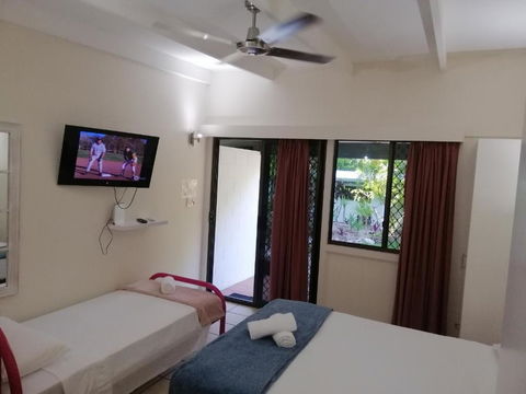 Magnetic Island Resort, Sleeps 3, Free WIFI - Pubs and Clubs 1