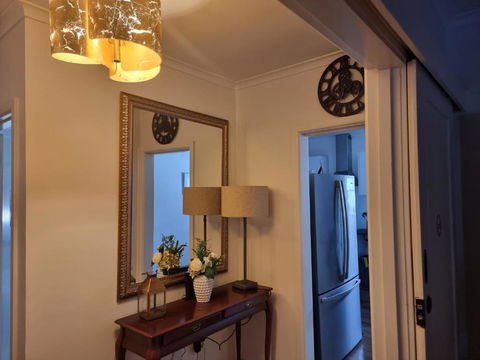 Master Bedroom In Shared House - Pubs and Clubs 0