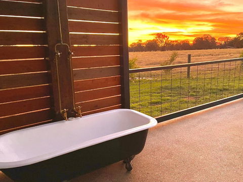 Maple Lane Farm Stay - Pubs and Clubs 2