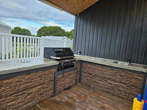 Marbles House (4 Bedrooms, 8 Beds, Sleeps 10) - Pubs and Clubs 3