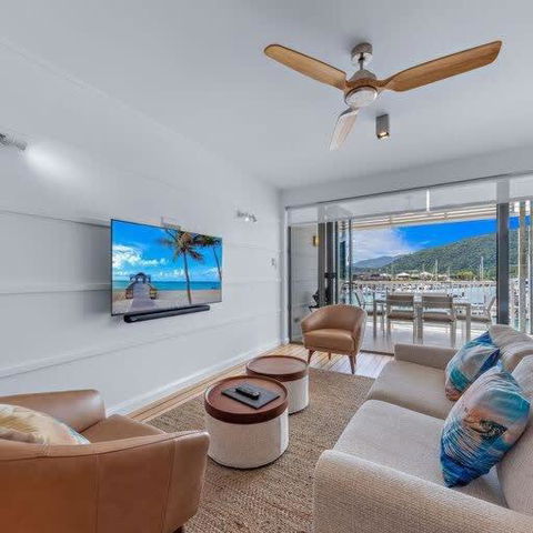 Marina Living With Views And More - Pubs and Clubs 1