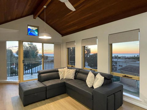 Marina Luxury Apartment & Marina Retreat Ground Floor With Ocean Views Beresford - Pubs and Clubs 1