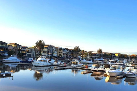 Marina Magic Getaways - Your Waterfront Retreat - Pubs and Clubs 0
