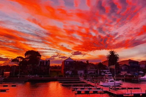 Marina Magic Getaways - Your Waterfront Retreat - Pubs and Clubs 3