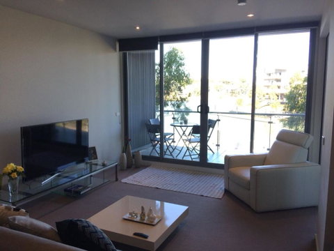 Marina View Apartment On The Maribyrnong River, Melbourne - Go Out 3