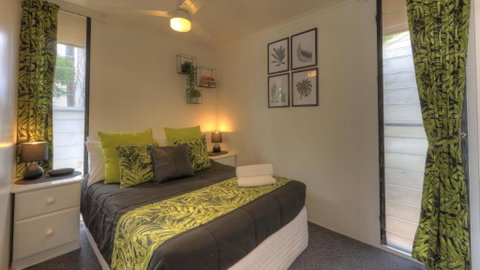 Maroochy River Bungalows - Pubs and Clubs 1