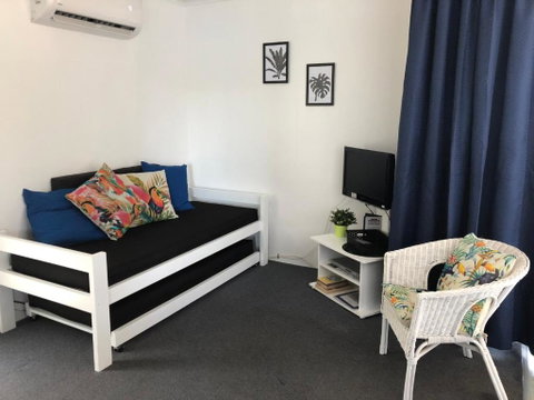 Maroochy River Bungalows - Pubs and Clubs 2
