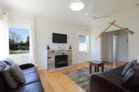 Mary Grant - Pubs and Clubs 3