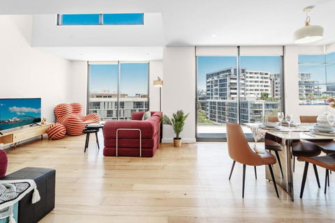 Mascot Spacious Loft Apt Near Train - Pubs and Clubs 1