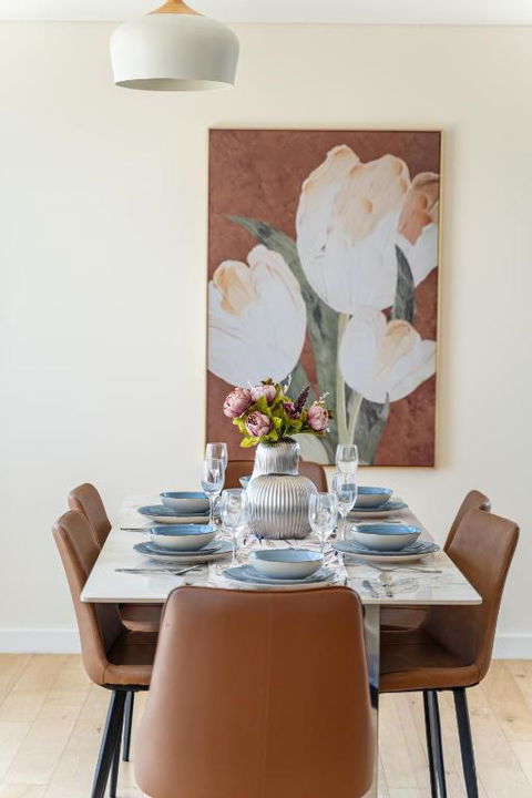 Mascot Spacious Loft Apt Near Train - Pubs and Clubs 3