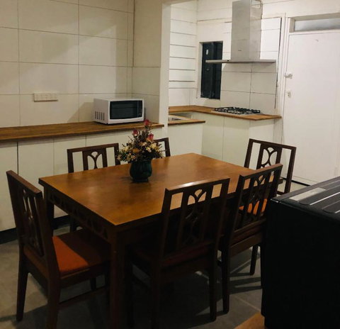 Master Bedroom Opposite To Deakin University - Pubs and Clubs 1