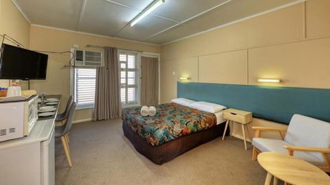 Matilda Motel - Pubs and Clubs 2