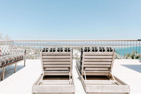 Mavis - Little Cove - Pubs and Clubs 1