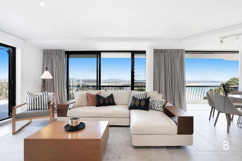 Mavis - Little Cove - Pubs and Clubs 2