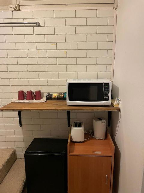 Mayfield Motel - Pubs and Clubs 2