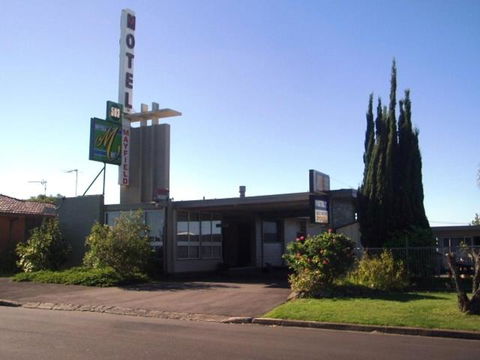 Mayfield Motel - Pubs and Clubs 0