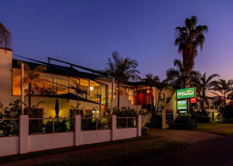 McNevins Maryborough Motel - Pubs and Clubs 2