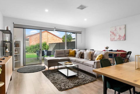 Mellow&Modernized Townhouse-3Beds-Quiet-Anzac Hwy - Pubs and Clubs 2